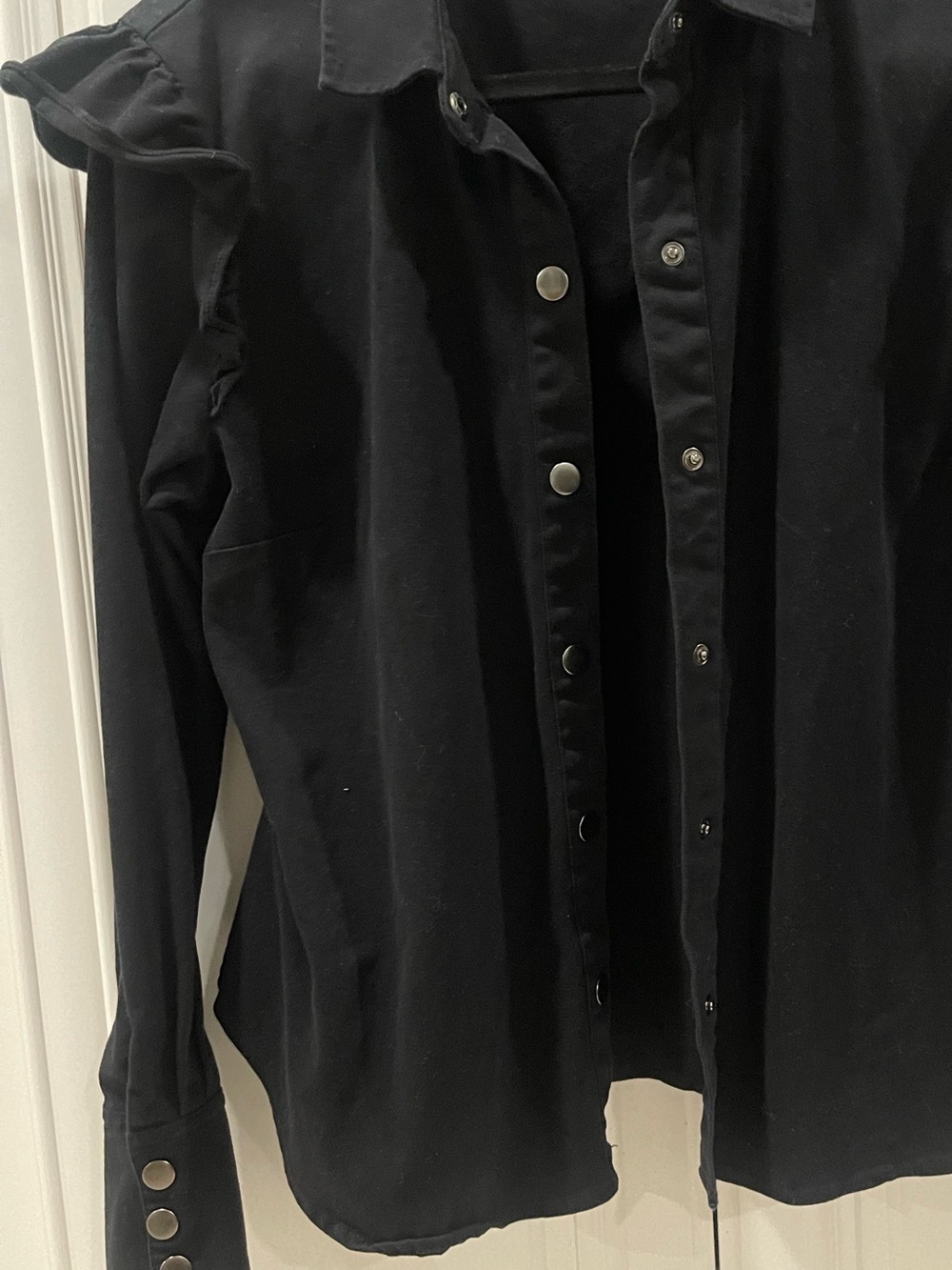Bar III Black Button-Up Shirt Jacket with Ruffle Shoulders size large fitted - Picture 11 of 11